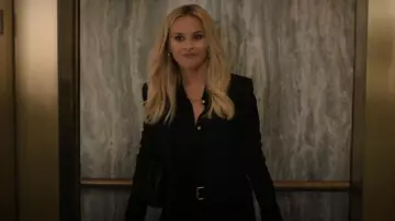 Blazer Carissa de Theory usado por Bradley Jackson (Reese Witherspoon) como se ve en The Morning Show (S04E02)