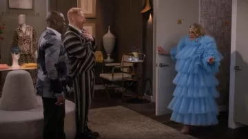 Homme Plissé Issey Miyake Pantalon plissé rayé porté par Tevin (Jesse Tyler Ferguson) comme on le voit dans Mid-Century Modern (S01E02)