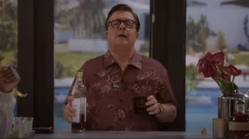 Treasure & Bond Trim Fit Chintz Imprimé floral Chemise boutonnée à manches courtes portée par Bunny Schneiderman (Nathan Lane) comme on le voit dans Mid-Century Modern (S01E05)