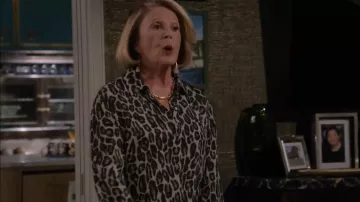 Theory Straight Shirt worn by Sybil Schneiderman (Linda Lavin) as seen in Mid-Century Modern (S01E06)