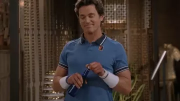 Nike Dri Fit Home & Away Doublewide Wristbands usadas por Jerry Frank (Matt Bomer) como se ve en Mid-Century Modern (S01E08)