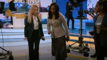 Neiman Marcus Cashmere Double-Face V-Neck Jacket worn by Mia Jordan (Karen Pittman) as seen in The Morning Show (S04E02)