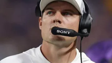 Camiseta con capucha blanca de Kevin O'Connell de los Minnesota Vikings en Kevin O'Connell sobre la "actuación muy decepcionante" de los Vikings contra los Falcons y actualizaciones de lesiones
