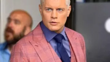 ABC Studio Plaid Blazer usado por Cody Rhodes en la entrevista de Cody Rhodes