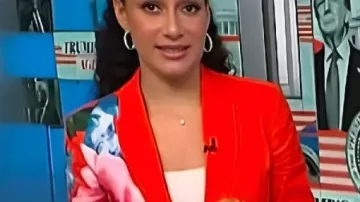 NBC News 2025 Morgan Radford Blazer floral rojo