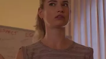 Débardeur rayé sans manches Swiped porté par Whitney (Lily James) comme on le voit dans Swiped