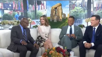 Falda vintage con estampado de rosas de Dolce & Gabbana usada por Savannah Guthrie como se ve en Today el 24 de septiembre de 2025