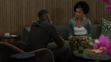 GB Pantalones de leopardo holgados de pierna ancha usados por Eva Thomas (Ambyr Michelle) como se ve en Beyond the Gates (S01E132)