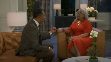 Robe Staud Amélie en Cayenne portée par Anita Dupree (Tamara Tunie) comme on le voit dans Beyond the Gates (S01E132)