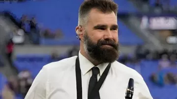 Lions V Ravens Jason Kelce Shirt in Travis Kelce embraces the boos ???? #shorts #Superbowl #NFL #Chiefs #Kelce