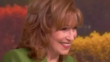The View 2025 Joy Behar Blazer vert à double boutonnage de soi - Co-hôte (Joy Behar) dans The View