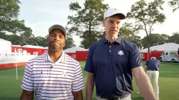 Polo de rendimiento de la Ryder Cup de EE. UU. de Ralph Lauren usado por Michael Strahan como se ve en Good Morning America el 25 de septiembre de 2025