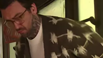 Cárdigan de punto de piel marrón Joe Gilgun Brassic S7