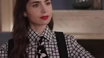 Emily In Paris S04 Lily Collins Camisa a cuadros usada por Emily Cooper (Lily Collins) en Emily in Paris (S05)