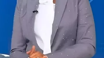 Blazer adornado gris Tamron Hall Show 2025