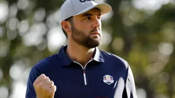 Camiseta Polo de Rendimiento de la Copa Ryder de EE. UU. de Scottie Scheffler en USA Los fanáticos abuchean a Scottie Scheffler en la Ryder Cup - ¡Momento de vergüenza!