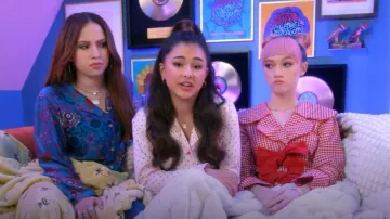 Haut de pyjama design Asos porté par Tulipe (Ruby Marino) comme on le voit dans Electric Bloom (S01E05)