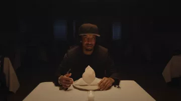 Veste de tailleur à bretelles à revers noire Dior portée par 21 Savage dans USHER, Summer Walker, 21 Savage - Good Good (Clip Officiel)