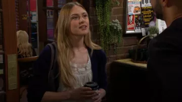 Top de tirantes de encaje bordado de Zara usado por Claire Grace (Hayley Erin) como se ve en The Young and the Restless el 15 de septiembre de 2025