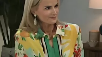 Beyond The Gates S01 Vanessa McBride Camisa Floral usada por (Vanessa Mcbride) en Beyond the Gates (S01)