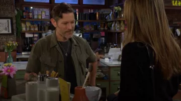 Camisa de lino de Polo Ralph Lauren usada por Daniel Romalotti (Michael Graziadei) como se ve en The Young and the Restless el 18 de septiembre de 2025