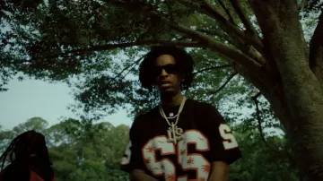 Gafas de sol de envoltura estrecha Prada negras usadas por 21 Savage en Young Nudy - Melocotones y berenjenas (Video oficial) ft. 21 Savage