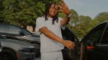 Givenchy Camisa Gris a Rayas con Cremallera Cuadrada usada por Young Nudy en Baby Drill - Slight Dub (Video Oficial) feat. 21 Savage & Young Nudy