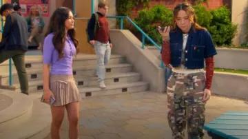 Zara Z1975 Short Denim Shirt worn by Jade Castillo(Carmen Sánchez) as seen in Electric Bloom (S01E07)