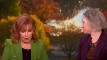 Veronica Beard Miller Dickey Chaqueta de doble botonadura usada por Joy Behar como se ve en The View el 25 de septiembre de 2025