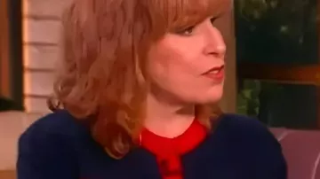 The View 2025 Cardigan Joy Behar porté par Self - Co-animatrice (Joy Behar) dans The View