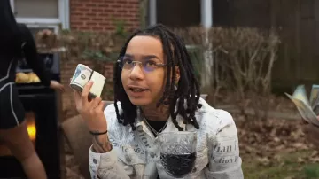 Dior x Daniel Arsham White Denim Newspaper Jacket porté par YBN Nahmir dans YBN Nahmir - Opp Stoppa (feat. 21 Savage) [Clip officiel]