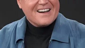 E! Noticias 2025 Chaqueta de gamuza azul Donny Osmond