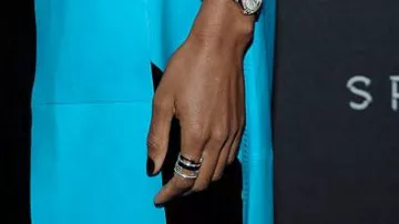 Maison Dauphin Jewelry – gold ring worn by American actress Naomie Harris at the Omega Spectre screening in New York City, 2015 Maison Dauphin Joaillerie – bague en or portée par l’actrice américaine Naomie Harris