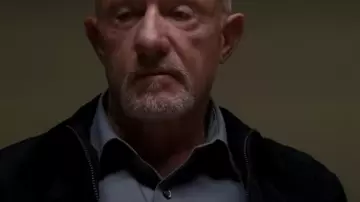 Chaqueta negra con cremallera de Mike Ehrmantraut (Jonathan Banks) en Breaking Bad