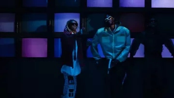 Camisa de manga corta con logo dibujado a mano blanco de Balenciaga usada por Lil Wayne en 2 Chainz, Lil Wayne, USHER - Transparencia