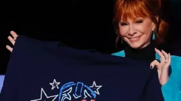 Sudadera Reba del equipo S28 de The Voice como se ve en The Voice (S28)