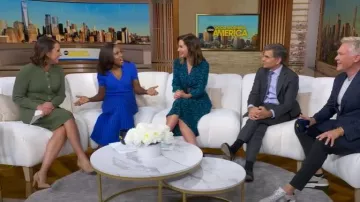 Vestido acanalado Veronica Beard Lauper usado por Elizabeth Schulze como se ve en Good Morning America el 26 de septiembre de 2025