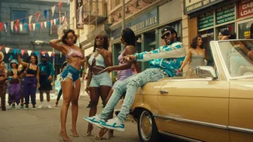 Baskets Prada Patent Bright Blue & White Americas Cup portées par 2 Chainz en Yung Bleu, Chris Brown, 2 Chainz - Baddest (Vidéo Officielle)