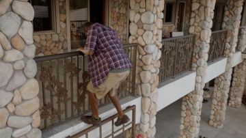 Zapatillas marrones New Balance 608 de Charles Greanes en Ballers