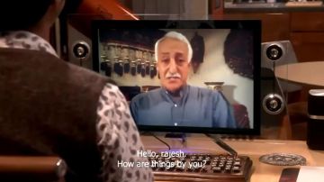 The Divine Keyboard (USB keyboard) natural wood of Raj Koothrappali (Kunal Nayyar) in the series the Big Bang Theory (S10E16)