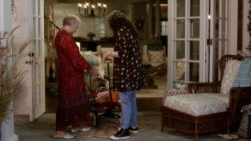 The Converse black Frankie Bergstein (Lily Tomlin) in Grace And Frankie