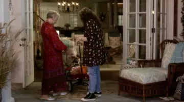 The Converse black Frankie Bergstein (Lily Tomlin) in Grace And Frankie