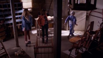 Los zapatos negros de Aria Montgomery en la serie Pretty Little Liars