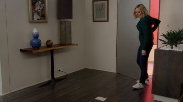 Les chaussures blanches Rag & Bone de Elea­nor Shell­strop (Kris­ten Bell) dans The Good Place