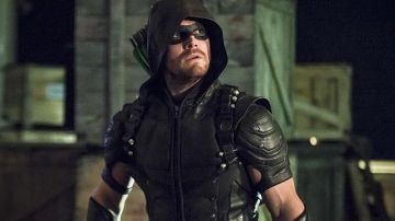 Le costume de  Oliver Jonas Queen (Stephen Amell) dans Green Arrow