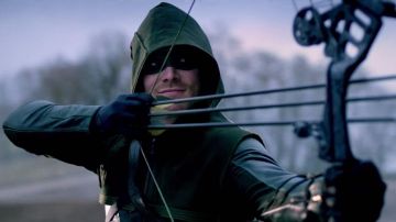 Le masque de Oliver Jonas Queen (Stephen Amell) dans Green Arrow