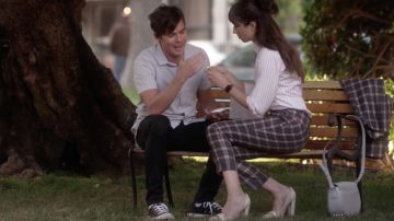 Les chaussures Converse de Caleb dans Pretty Little Liars