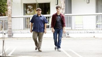 Les sneakers grises Vans de Luke Dunphy (Nolan Gould) dans Modern Family