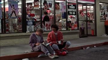Les sneakers Converse All Star de Ted Logan (Keanu Reeves) dans Les aventures de Bill et Ted