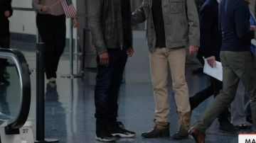 The nike Air Jordan 11 Retro "72-10" of Murtaugh in The lethal Weapon S01E17